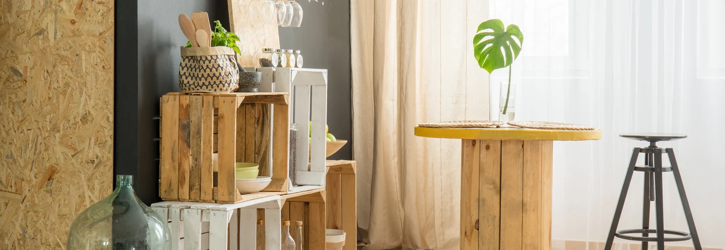 Rustikale Kücheneinrichtung mit Holzkisten